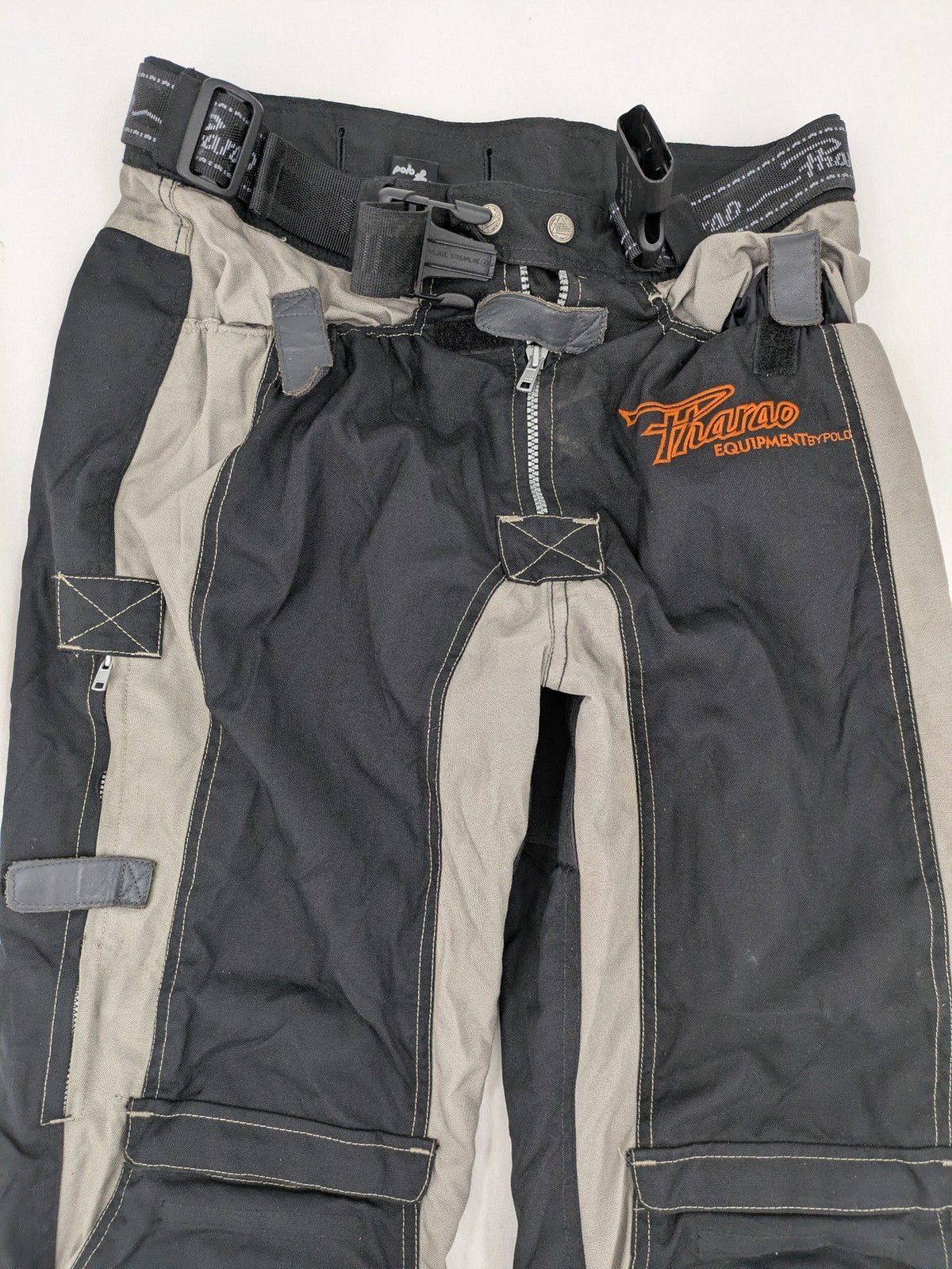 Pharao cream chaps with integrated knee protectors and adjustable waist belt.
