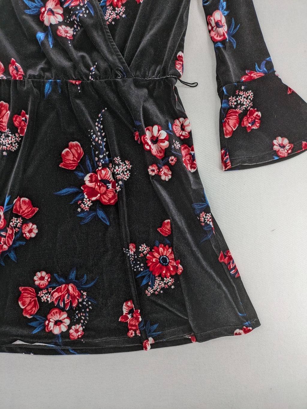 H&M Divided multi floral velvet dress V-neck bell sleeves soft stretch material