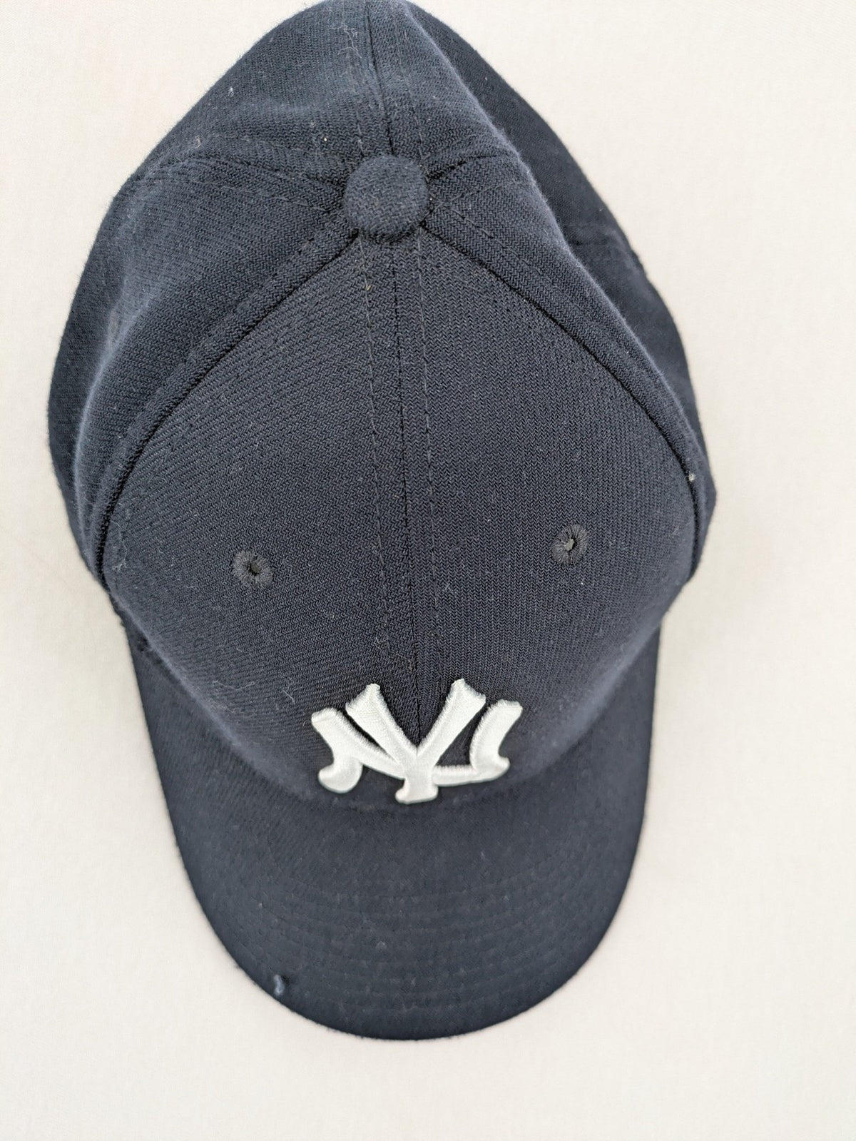 New Era 39THIRTY cap navy blue embroidered New York Yankees logo, stretch-fit design.