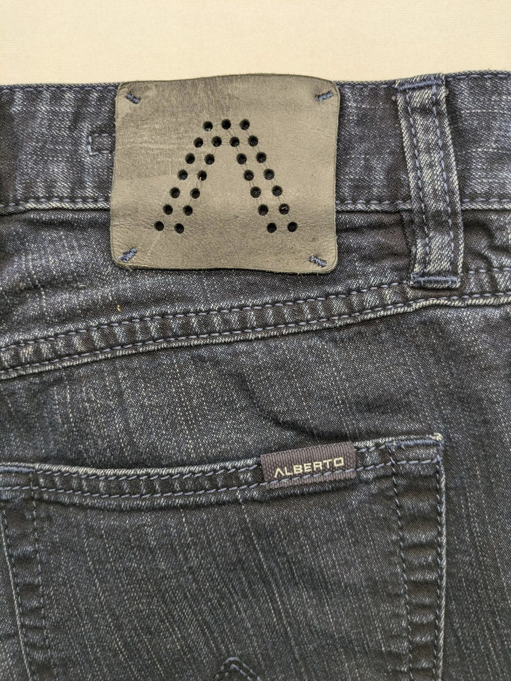 ALBERTO straight jeans dark blue five-pocket style with zipper, made from stretch denim.