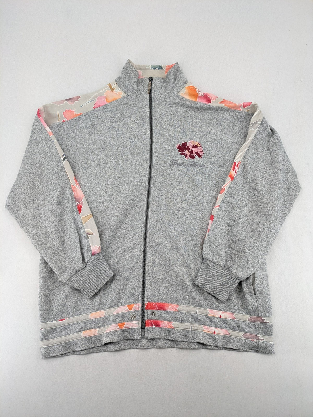 Stautz vintage jacket grey floral pattern with embroidered details and zip closure.