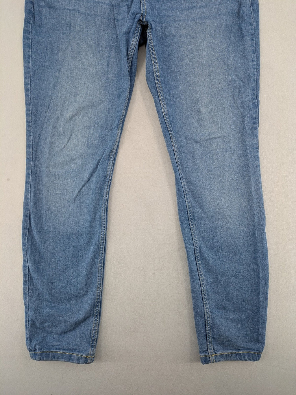 Janina blue skinny fit jeggings with elastic waistband and angled front pockets.