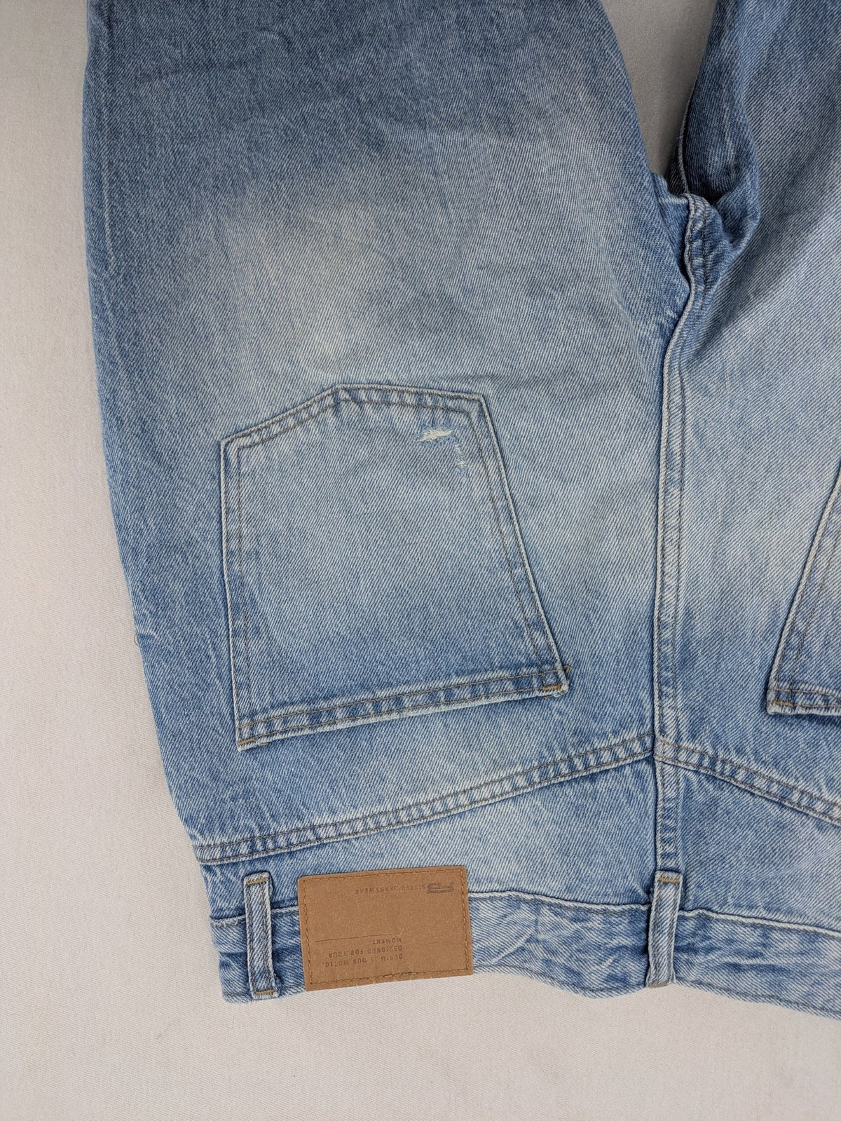 FB Sister blue mom jeans high waist distressed look with classic 5-pocket design.