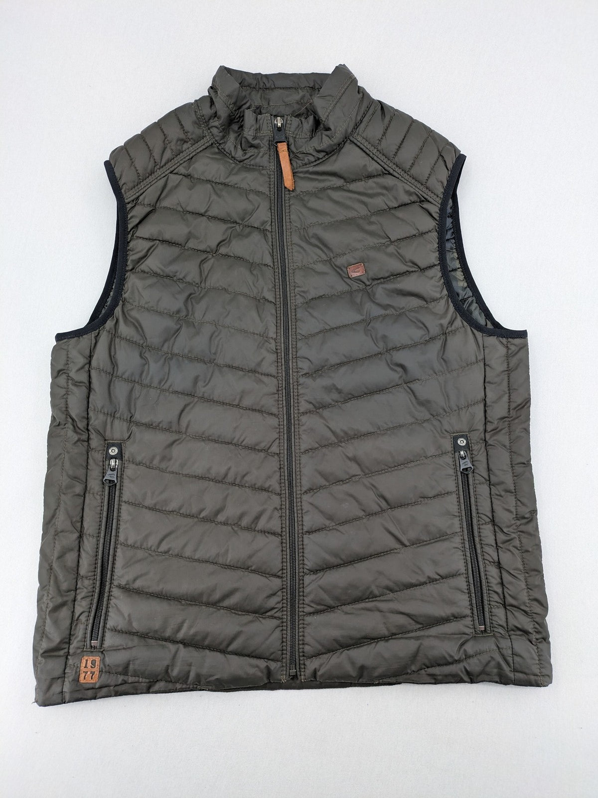 Camel Active khaki vest with full zip, quilted design, checkered lining, water-resistant.