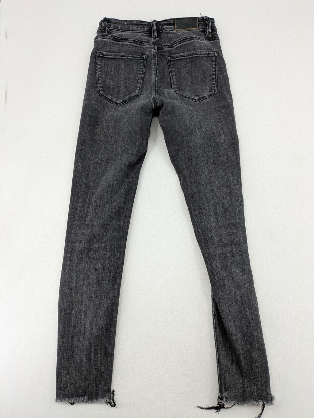 Stradivarius grey skinny jeans with distressed finish and ankle zippers, five-pocket style.