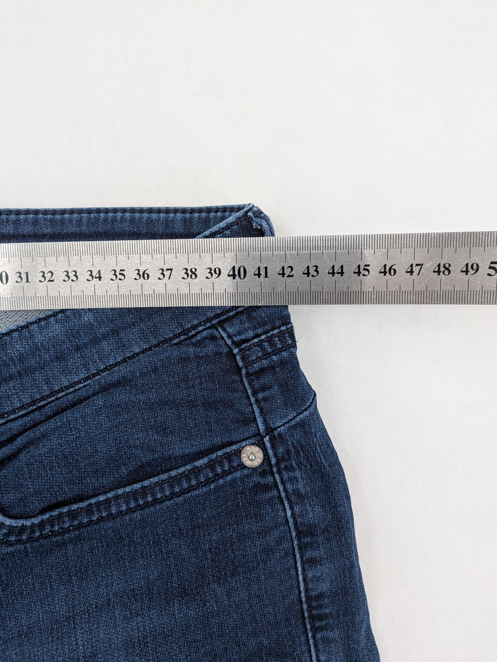 Mac Jeans blue slim fit straight jeans with light wash and stretch material.