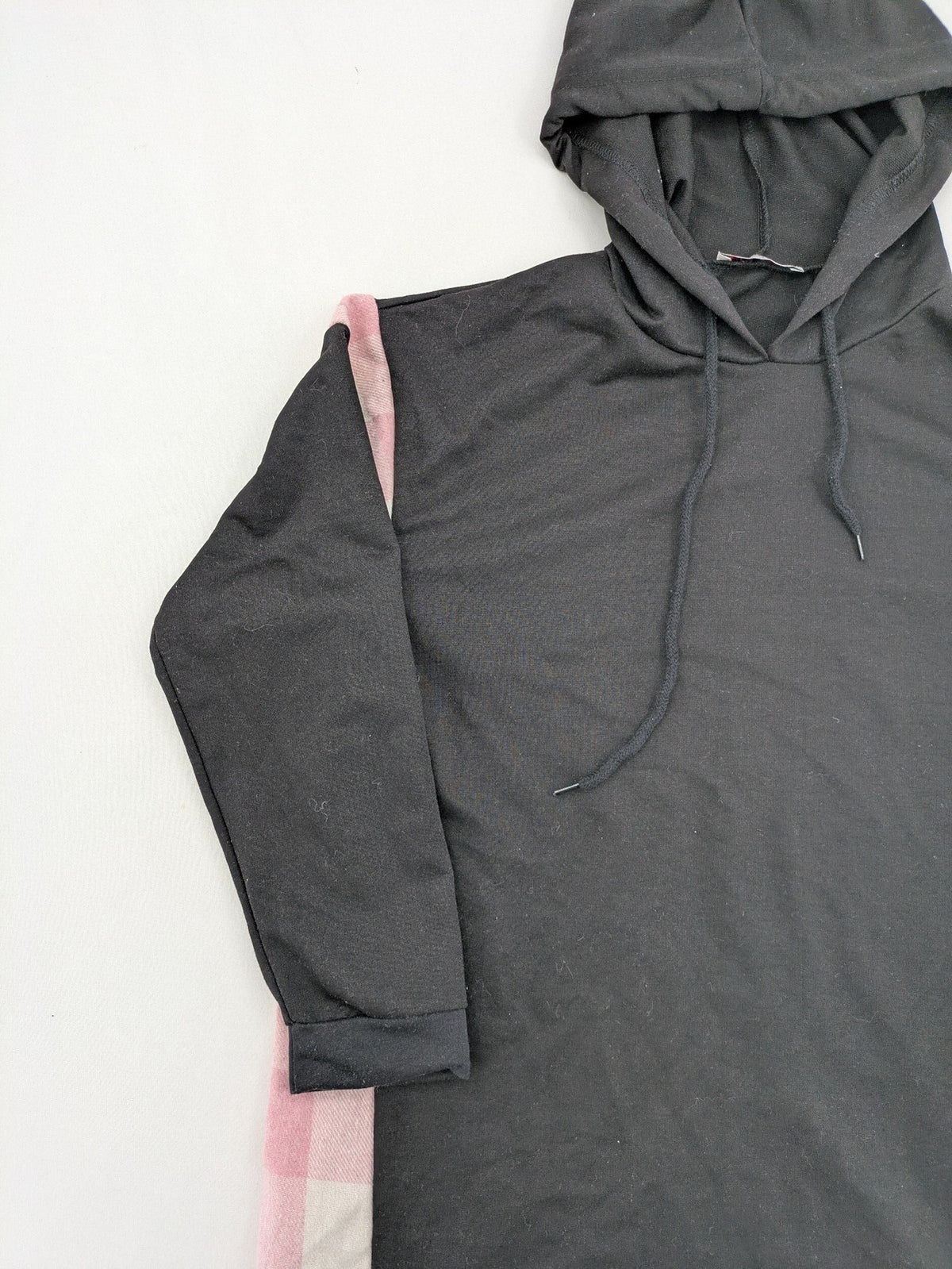 L'ange pink hoodie dress with black body and contrasting pink-white checkered panels.