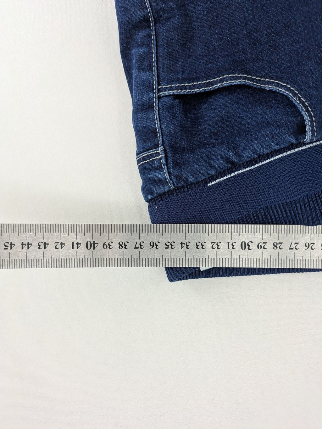 Valentine Meinn blue straight jeans with elastic waistband and soft lining, classic denim look.