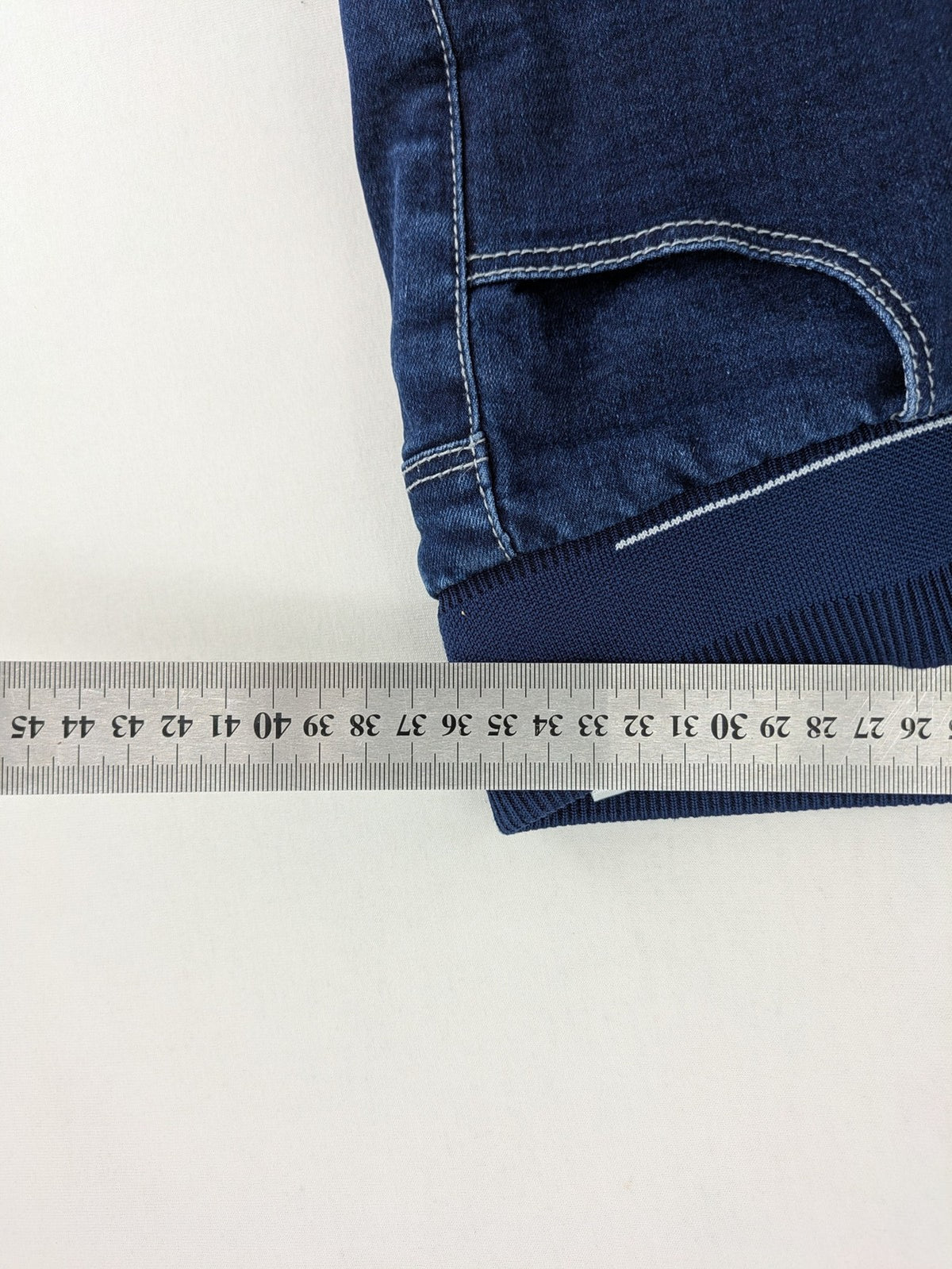 Valentine Meinn blue straight jeans with elastic waistband and soft lining, classic denim look.