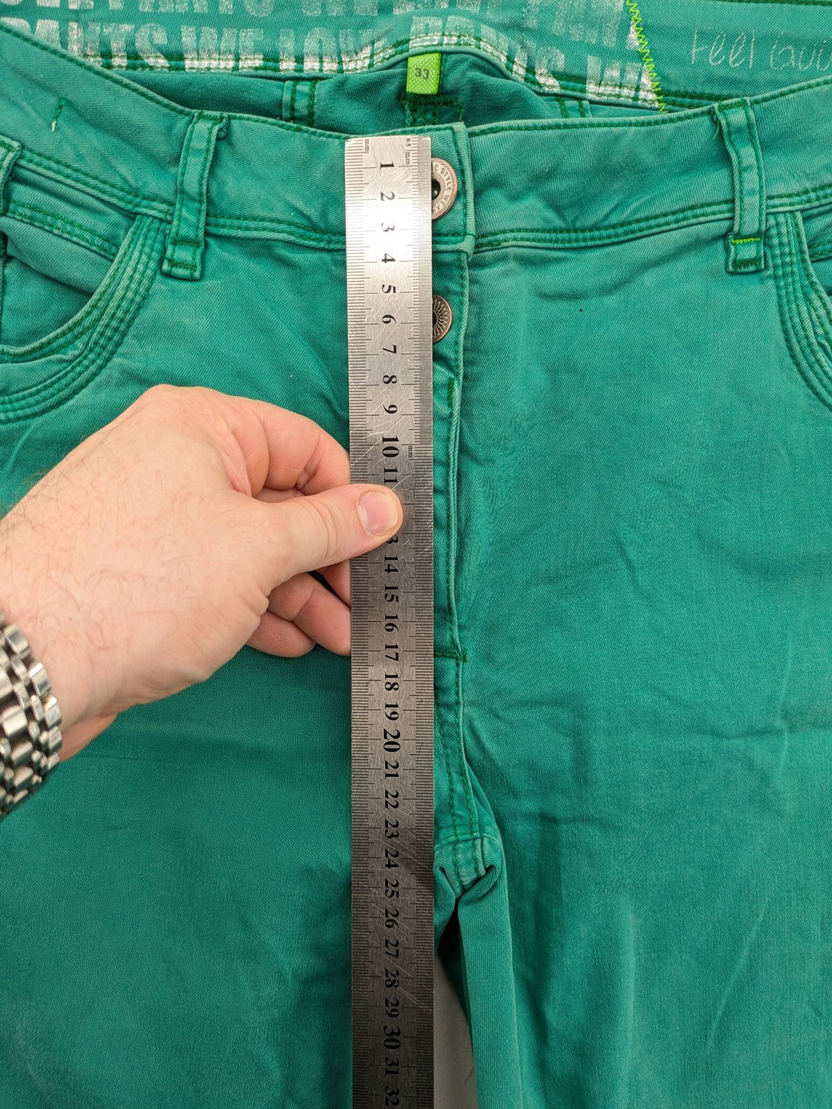 Cecil green straight jeans with classic 5-pocket design and distinctive stitching details.