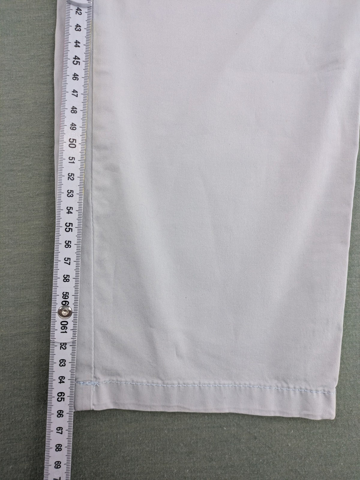 Darling Harbour white chino pants with patterned pocket lining and stretch cotton material.