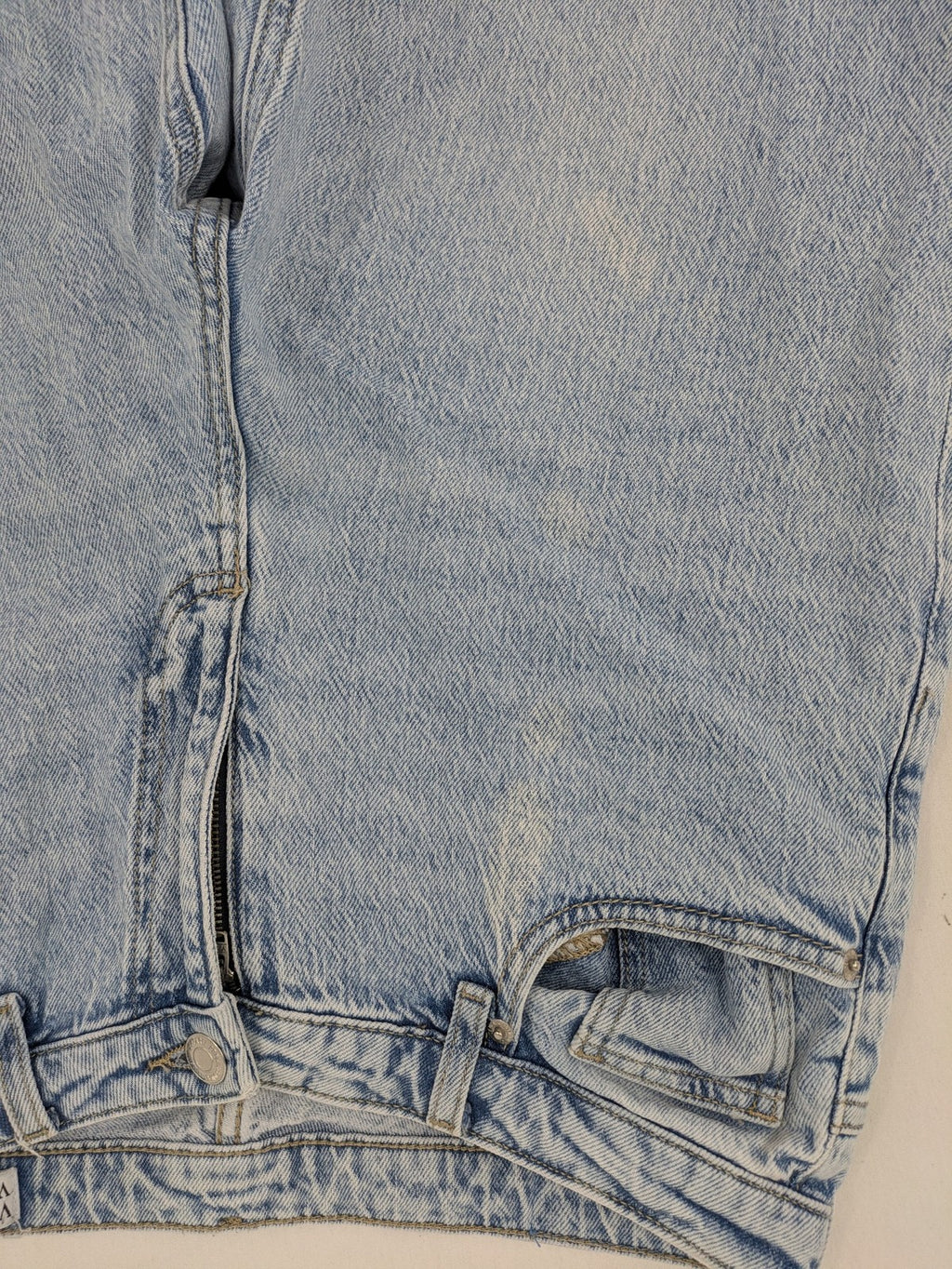 Vero Moda blue wide leg high waist jeans, classic 5-pocket design, washed denim.