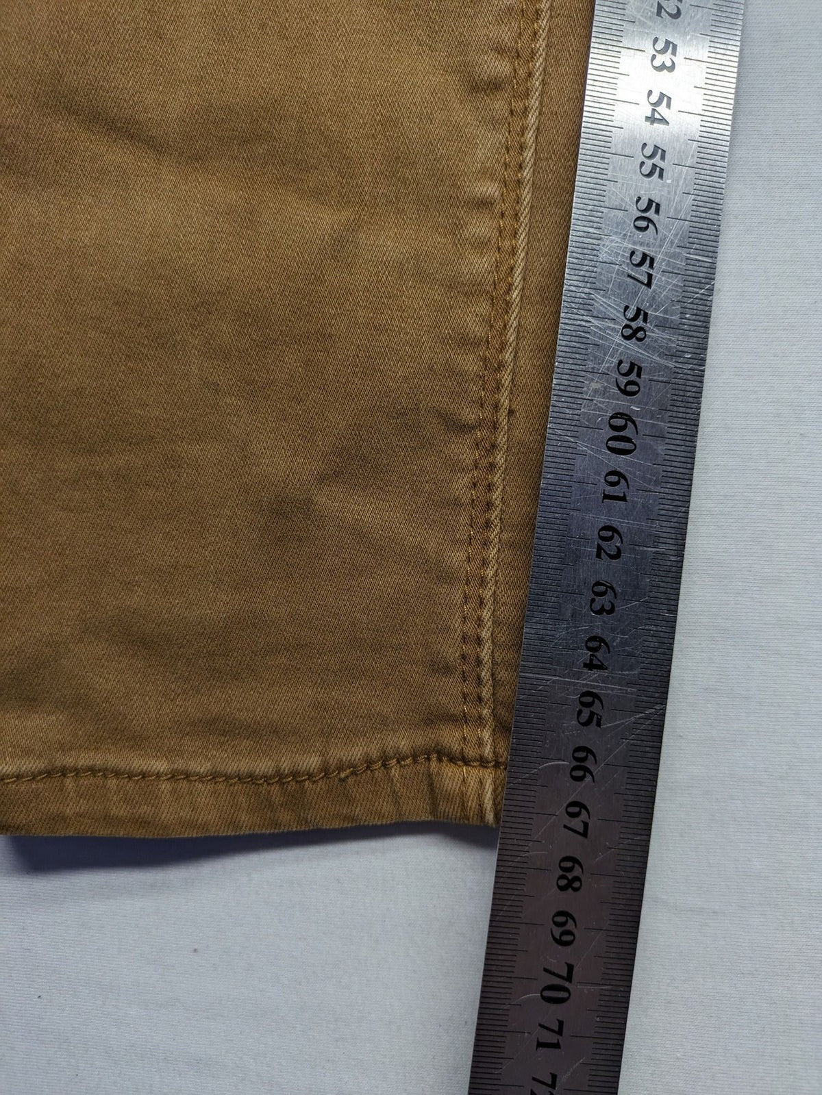 Pin Up khaki skinny jeans classic 5-pocket design with zipper and button closure