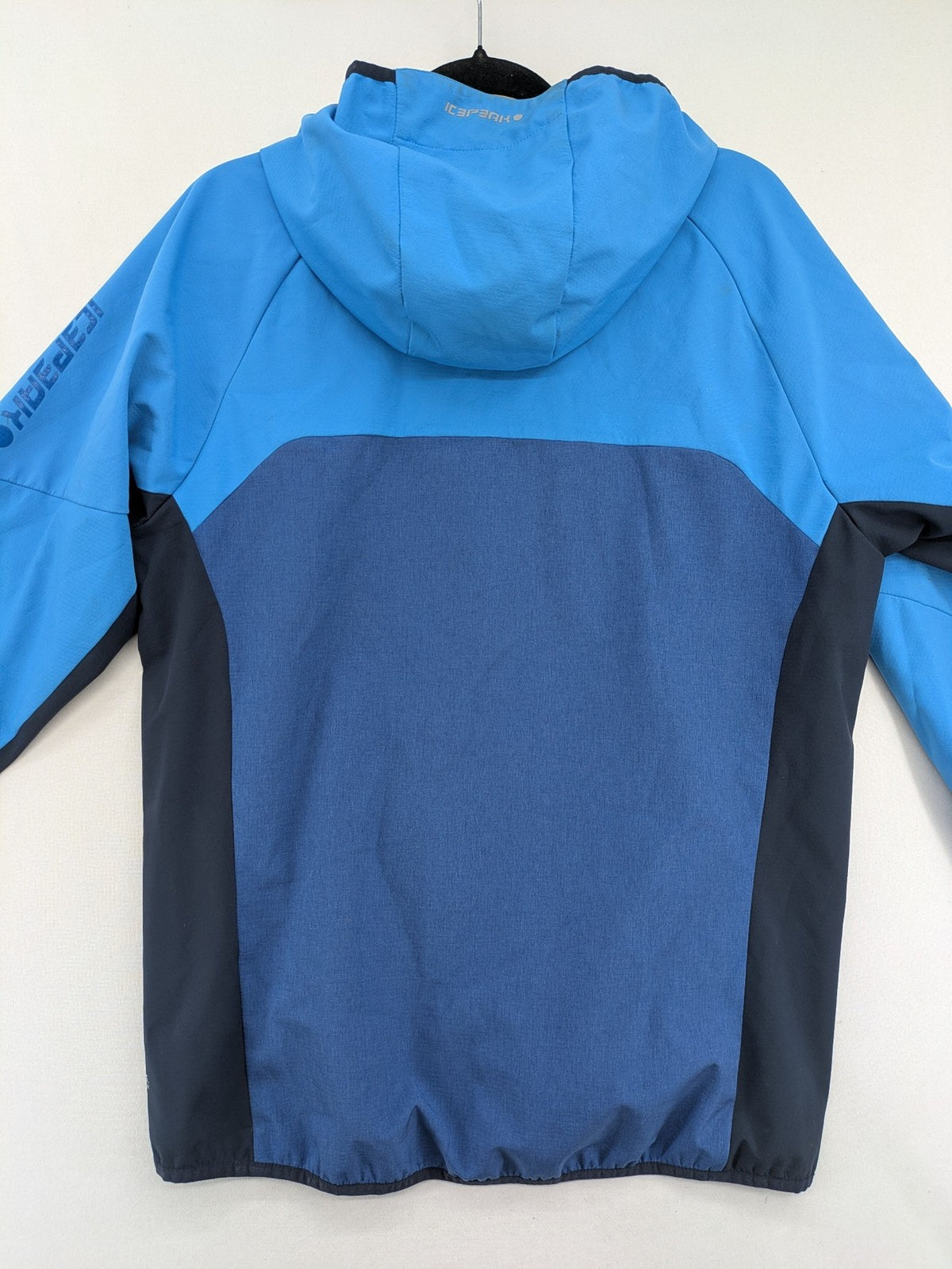 Icepeak blue softshell jacket colorblock design with zip pockets and logo details.