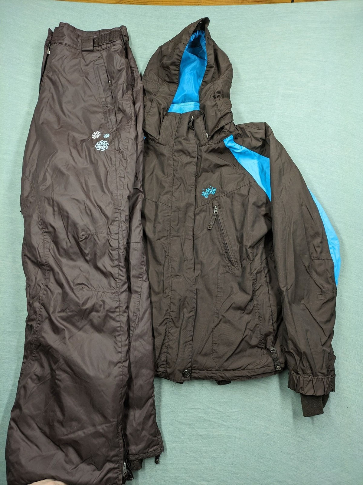 Thinsulate black and blue ski jumpsuit with hood and zippered pockets.