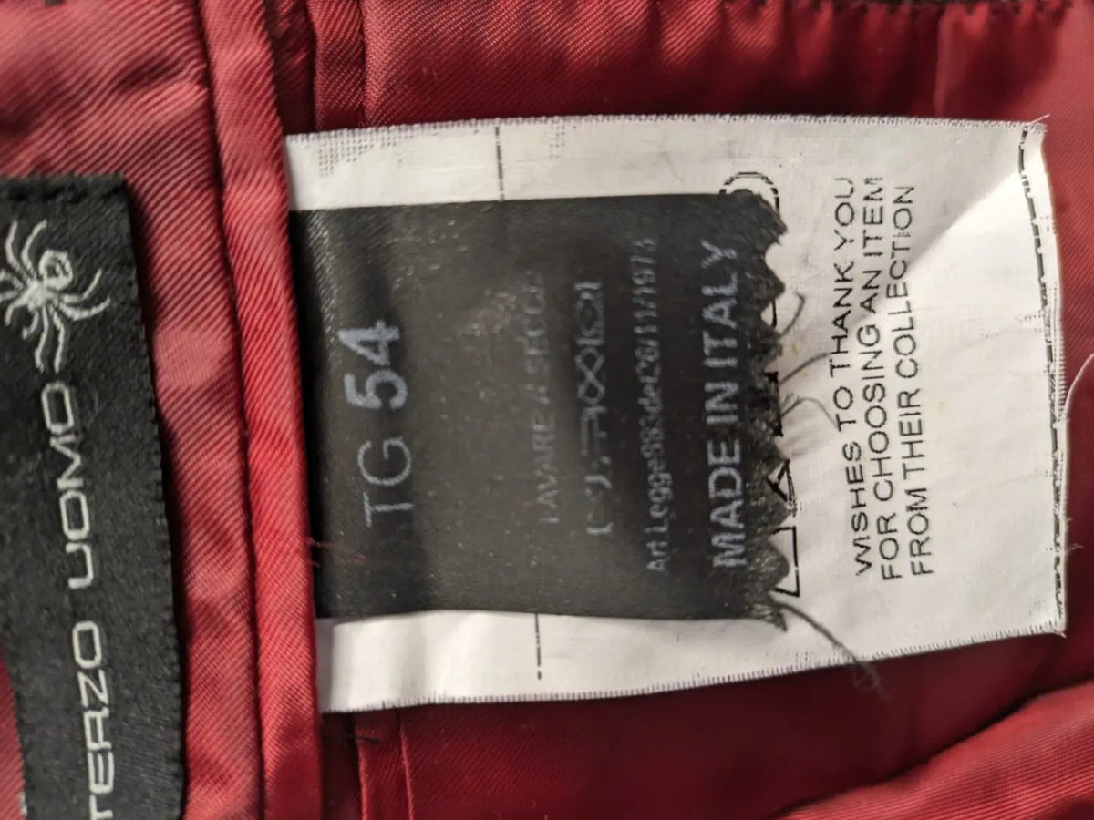 Uomo grey and pink wool coat with red lining and button closure, size 54.