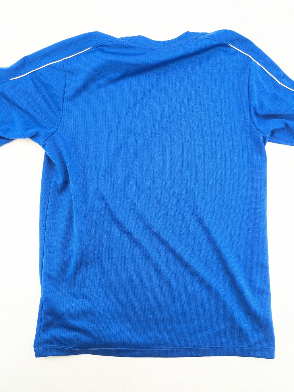 Jako blue short-sleeve training shirt with logo details and breathable polyester material.