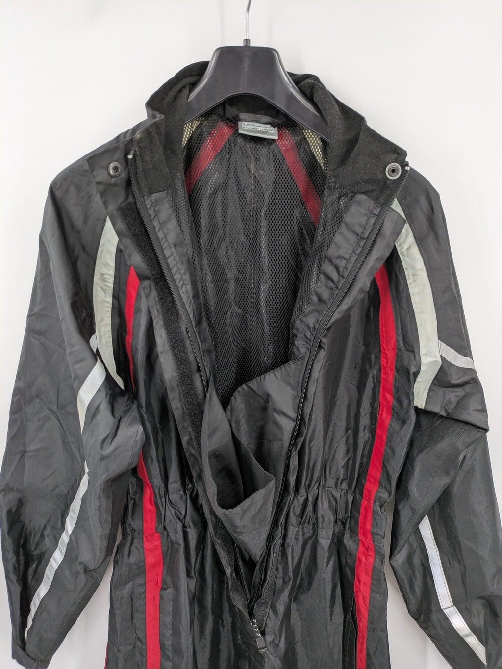 Unitech black rain suit with red reflective stripes and full zipper, size M.