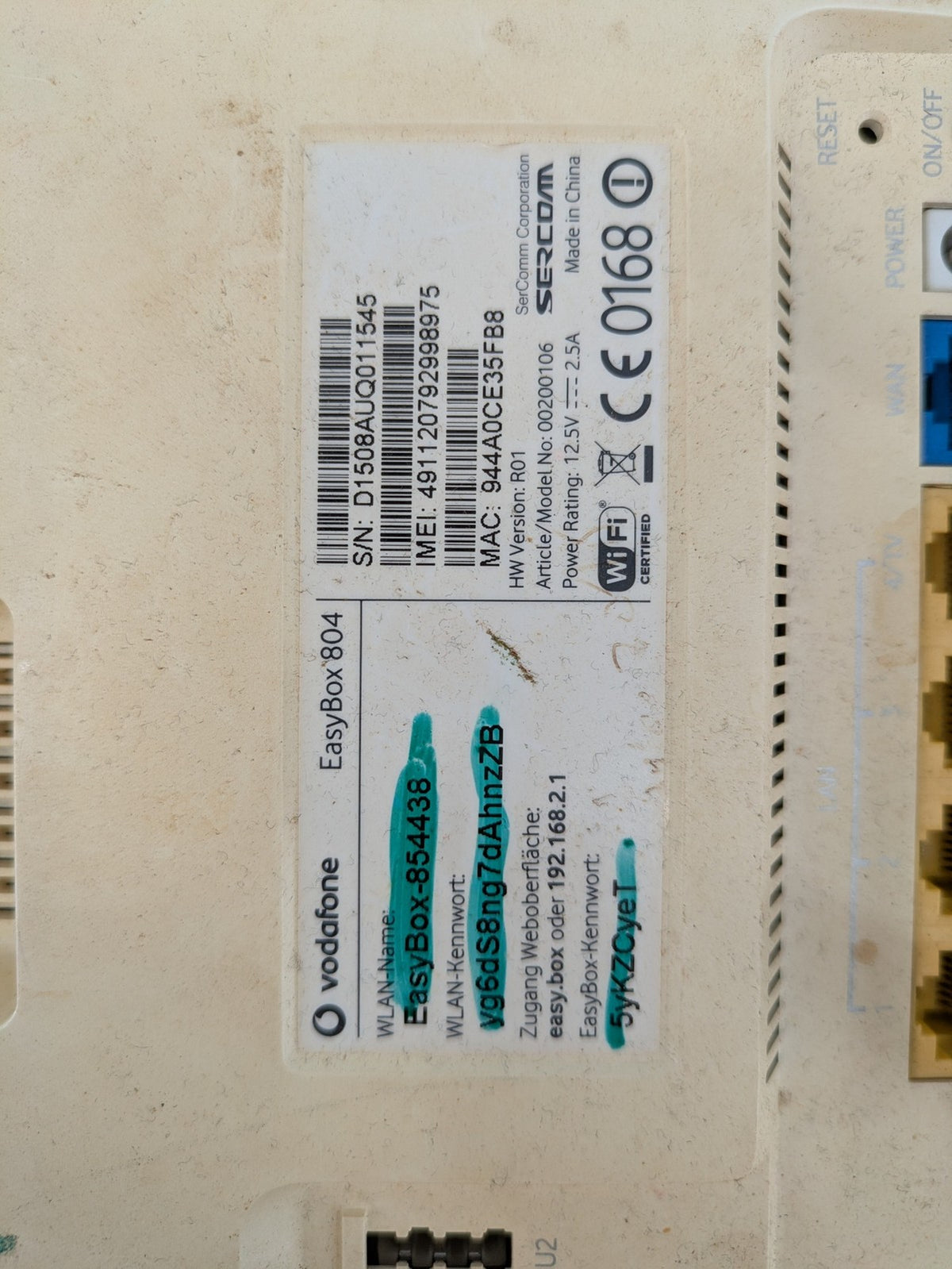 Vodafone beige wireless router EasyBox 804 with multiple LAN ports and DSL connection.