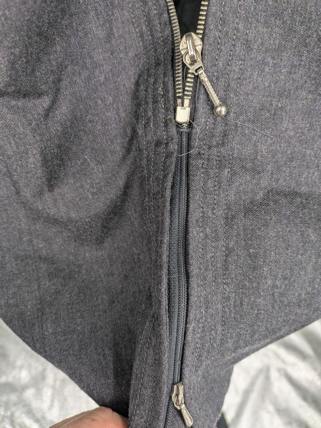 Schurwolle grey vintage coat dress with standing collar and two-way zipper.