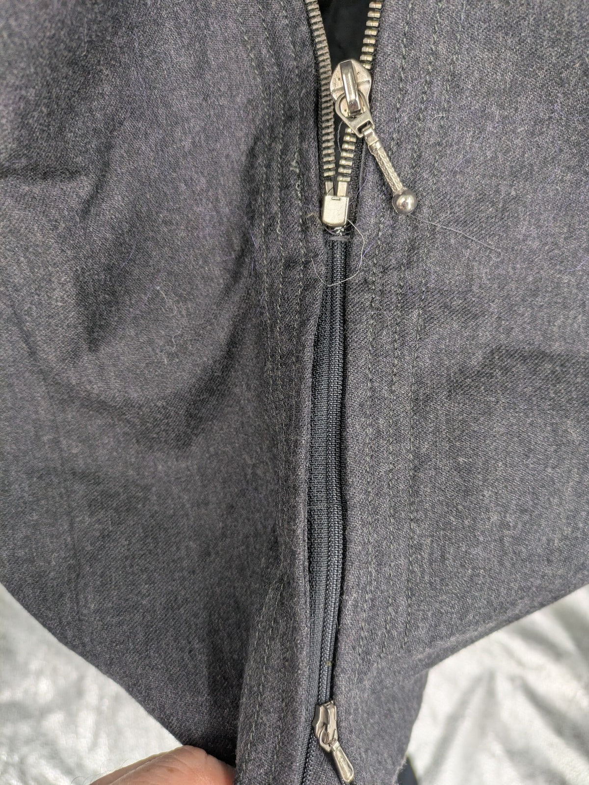 Schurwolle grey vintage coat dress with standing collar and two-way zipper.