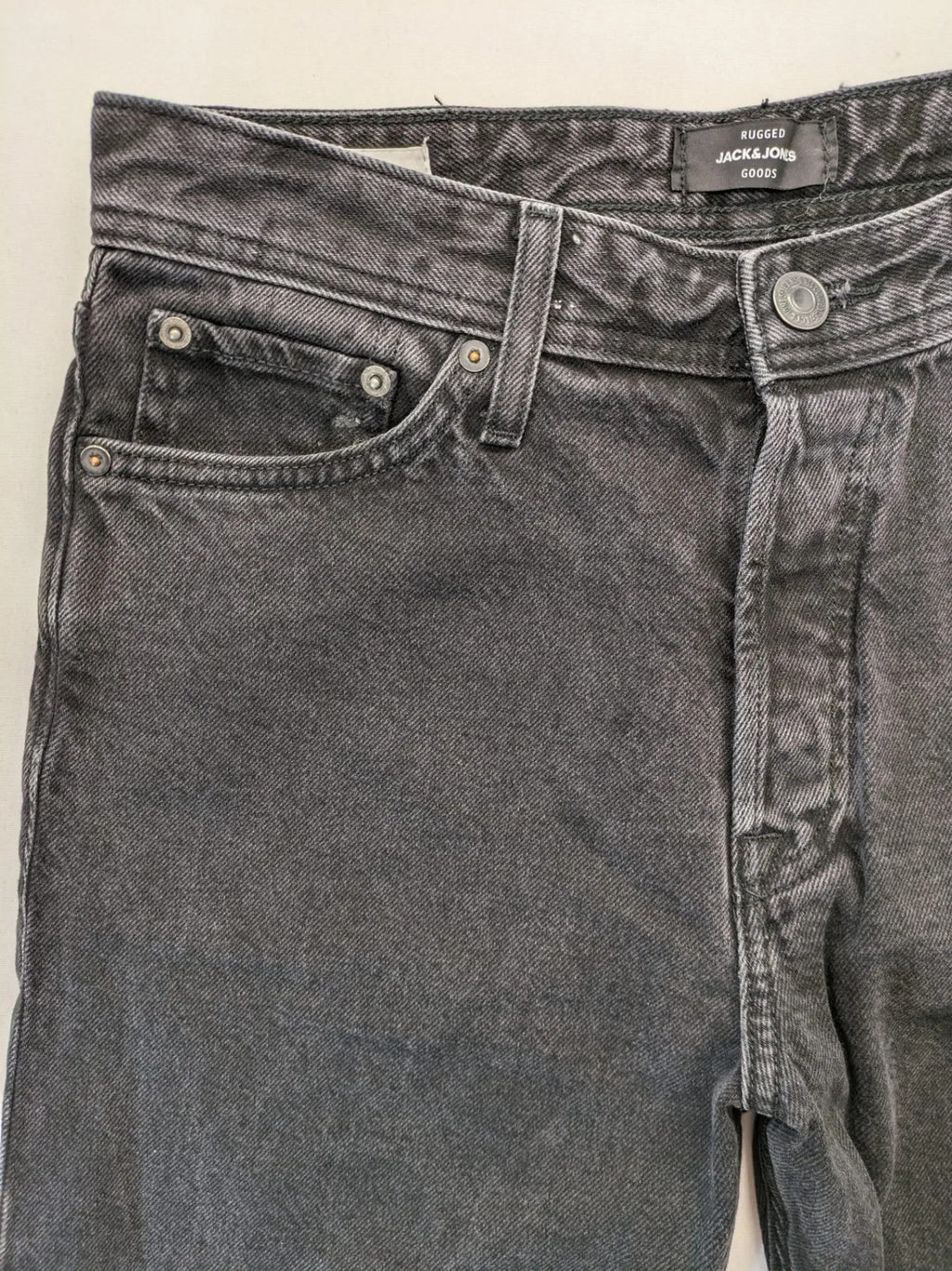 Jack & Jones grey loose fit jeans with classic button fly and 5-pocket design.