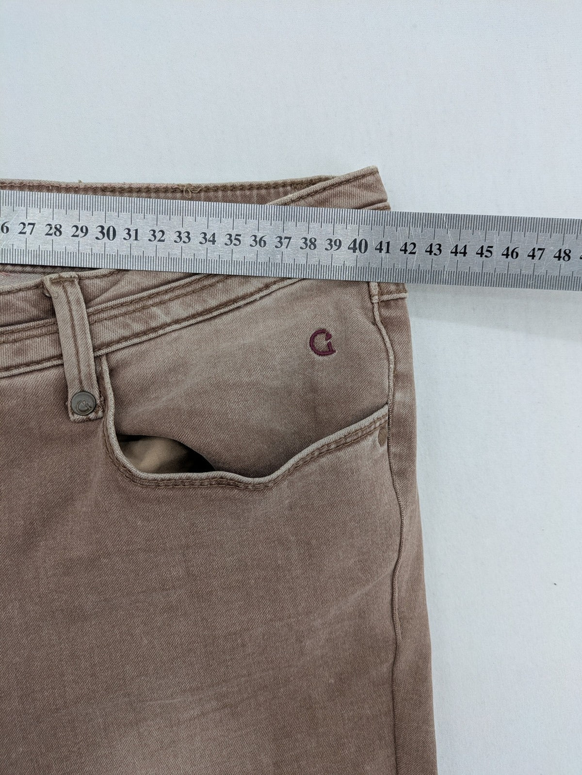 Comma brown straight leg jeans with classic five-pocket design and subtle logo embroidery.