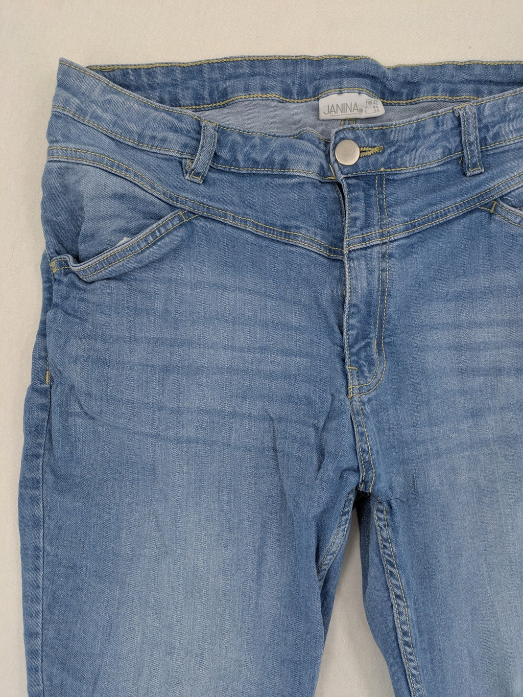 Janina blue skinny fit jeggings with elastic waistband and angled front pockets.