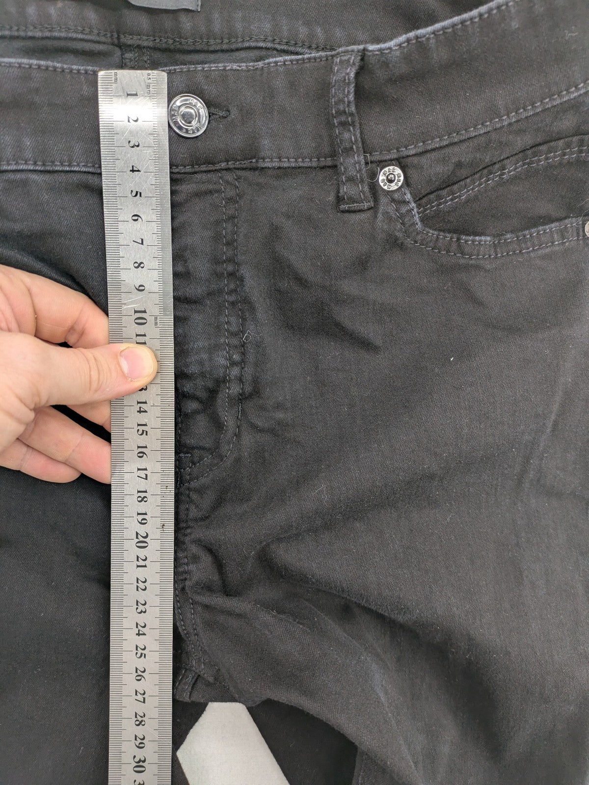 MAC straight leg jeans grey five-pocket design with classic cut and zipper fly.