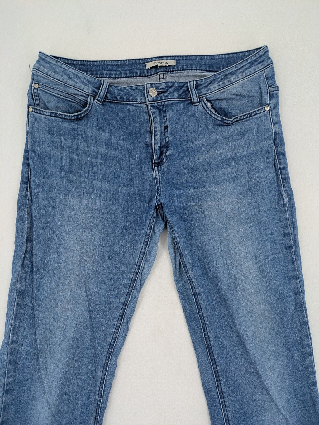 Comma blue skinny fit jeans with classic 5-pocket design and stretch denim material.