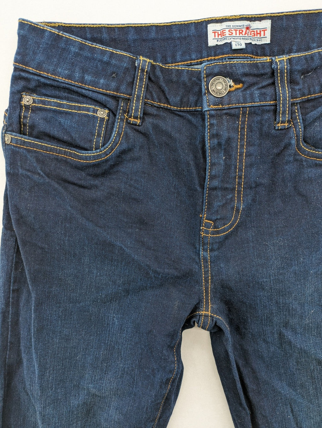 The Straight blue straight leg jeans with contrast stitching and 5-pocket design.