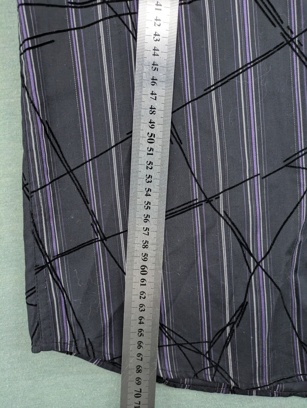 Clockhouse short-sleeve shirt grey purple striped with abstract black graphic pattern and purple collar.