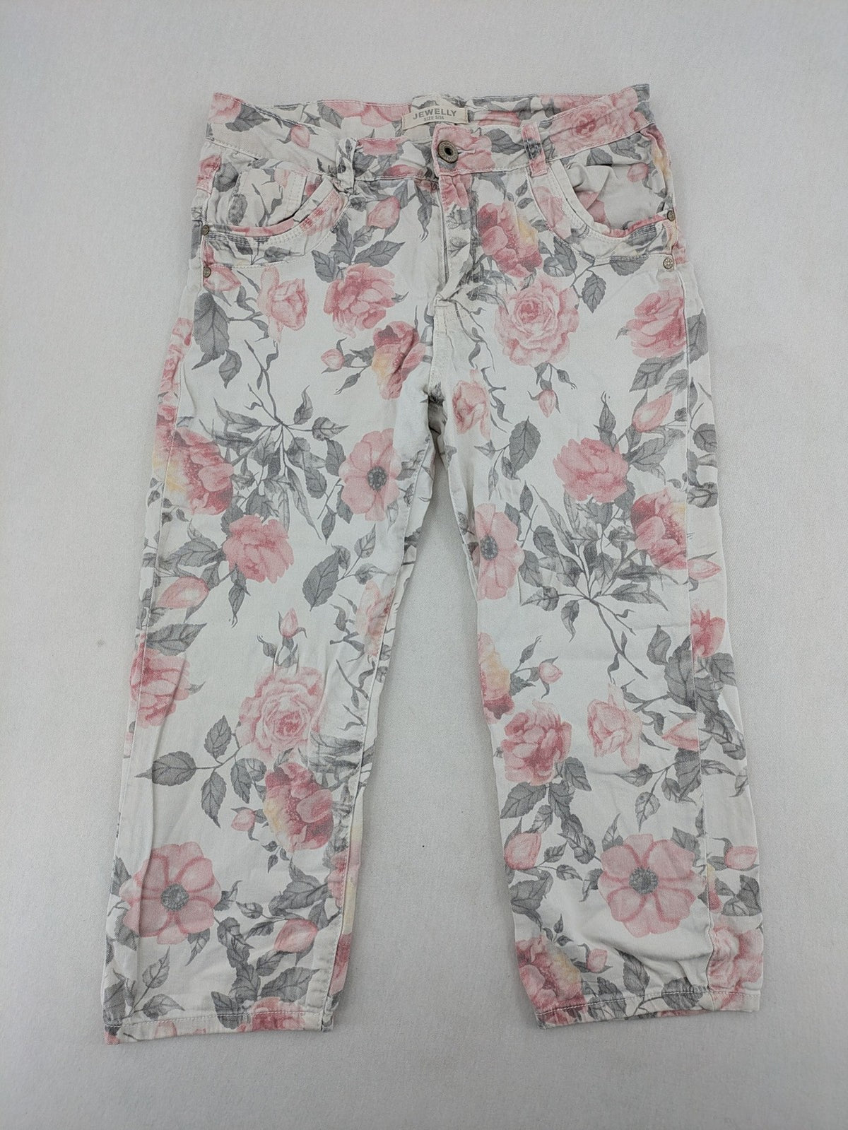 Jewelly multi floral print capri jeans with 5-pocket design and stretch cotton blend.