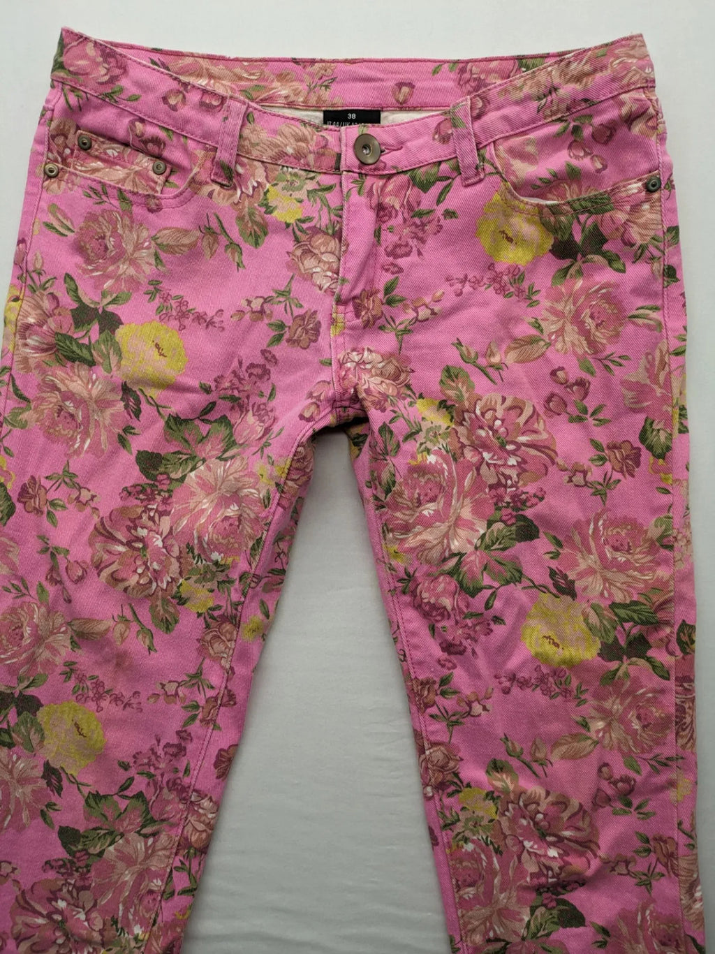 Crazy World floral straight jeans pink with 5-pocket design and slim fit.