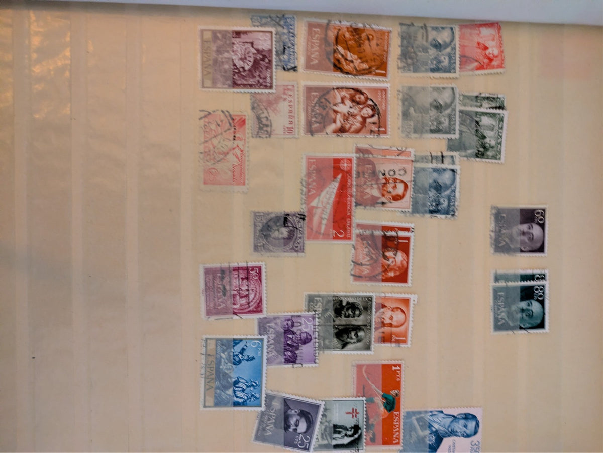 Beige postage stamp album featuring over 1000 stamps from Germany and Europe.