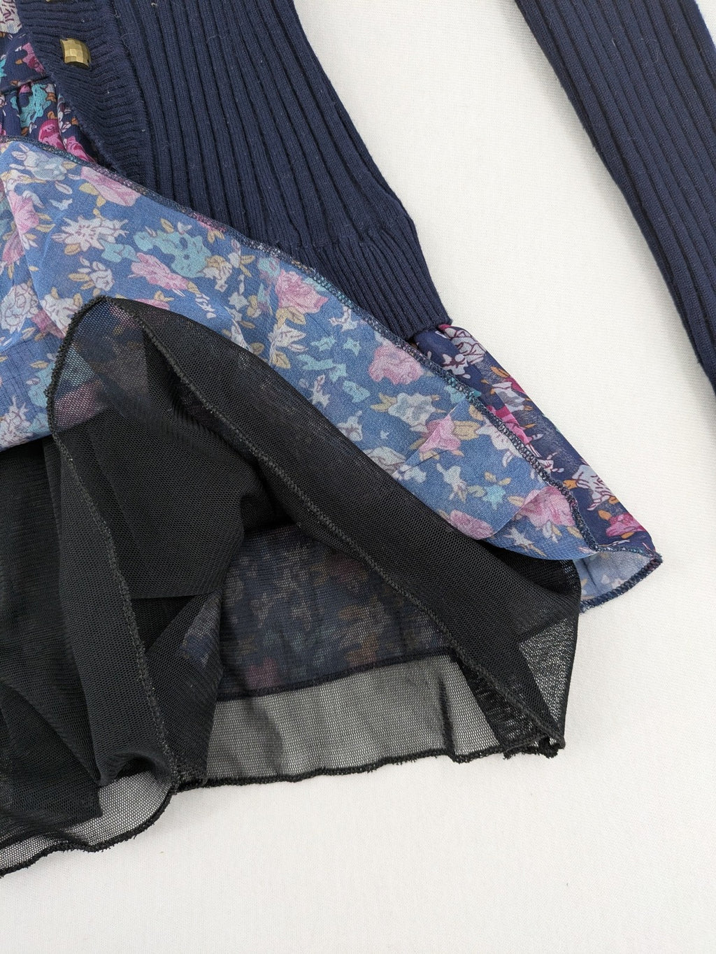 Damen turtle neck jumper dark blue floral ribbed knit with delicate lace hem.