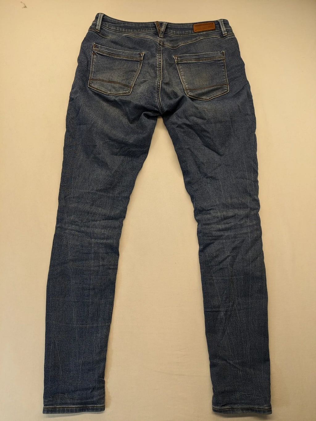 Esprit pink skinny jeans 5-pocket design with zipper, made from organic cotton blend.