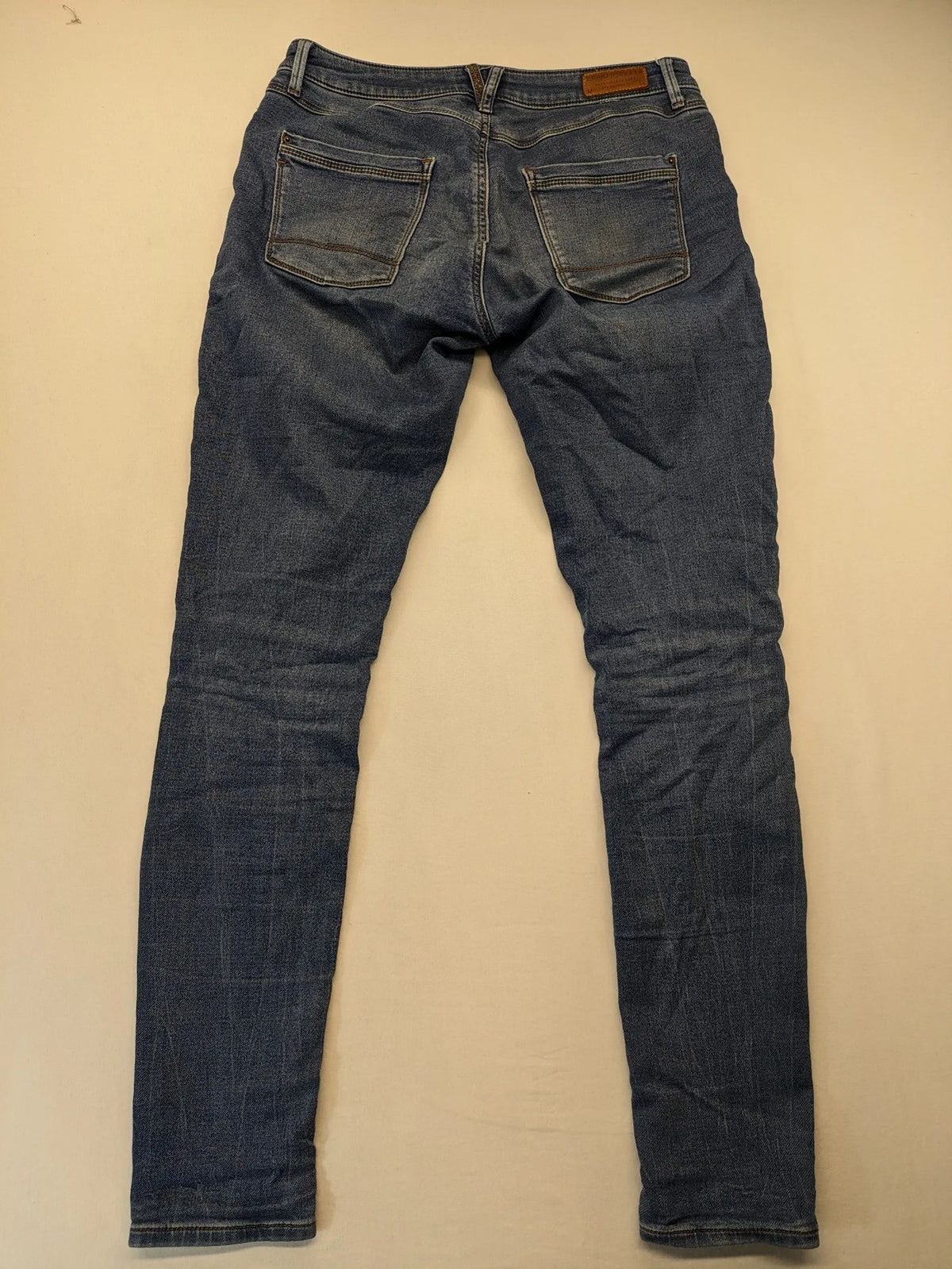 Esprit pink skinny jeans 5-pocket design with zipper, made from organic cotton blend.