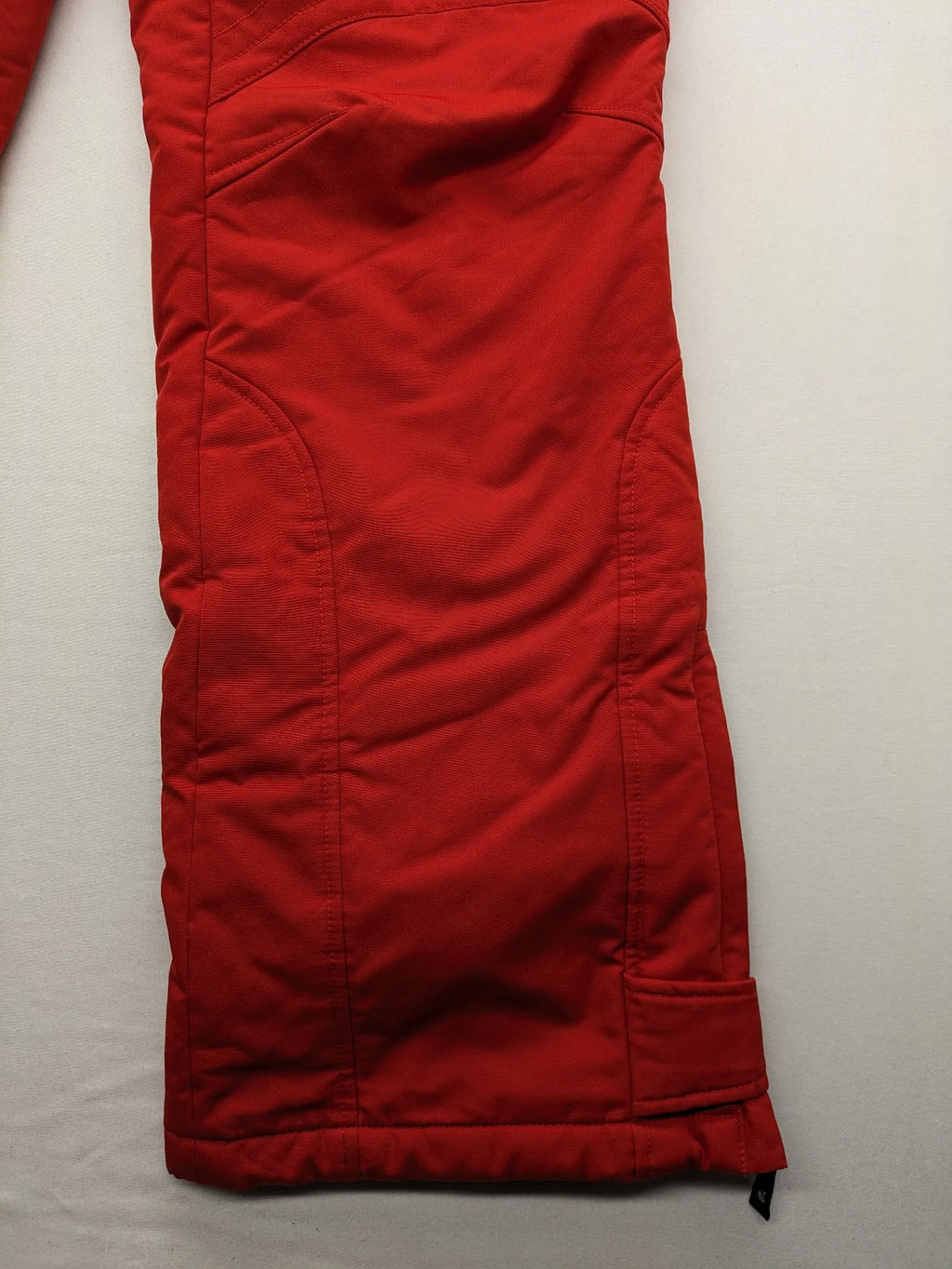 Rodeo red ski pants padded design adjustable belt multiple zip pockets