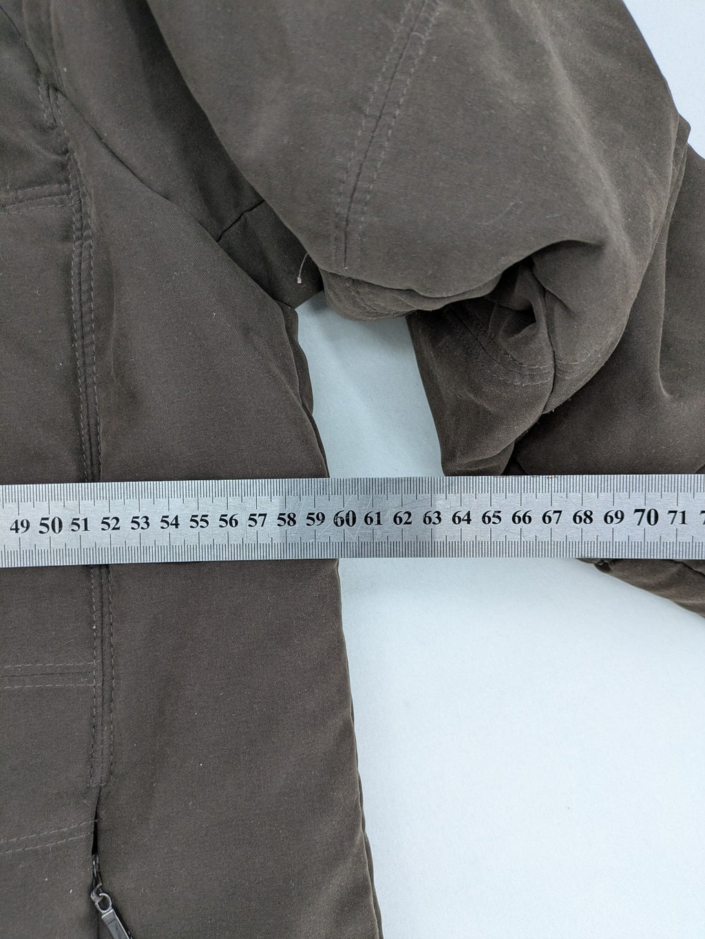 Goldix brown puffer coat size 46, button closure, padded design, classic style.