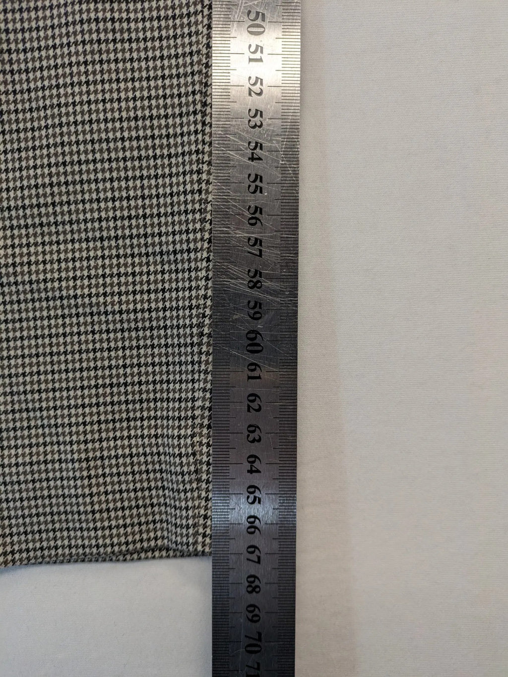 H&M beige pants houndstooth pattern with black and brown tones, stretchy material.