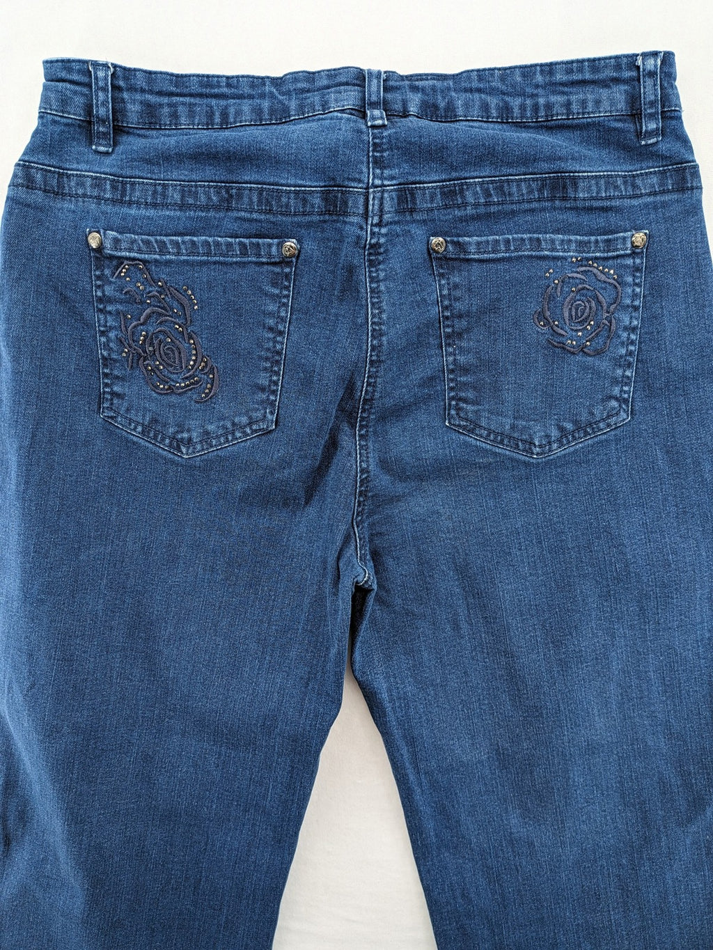 Damen blue straight jeans with embellished back pockets, cotton-elastane blend, mid-rise.
