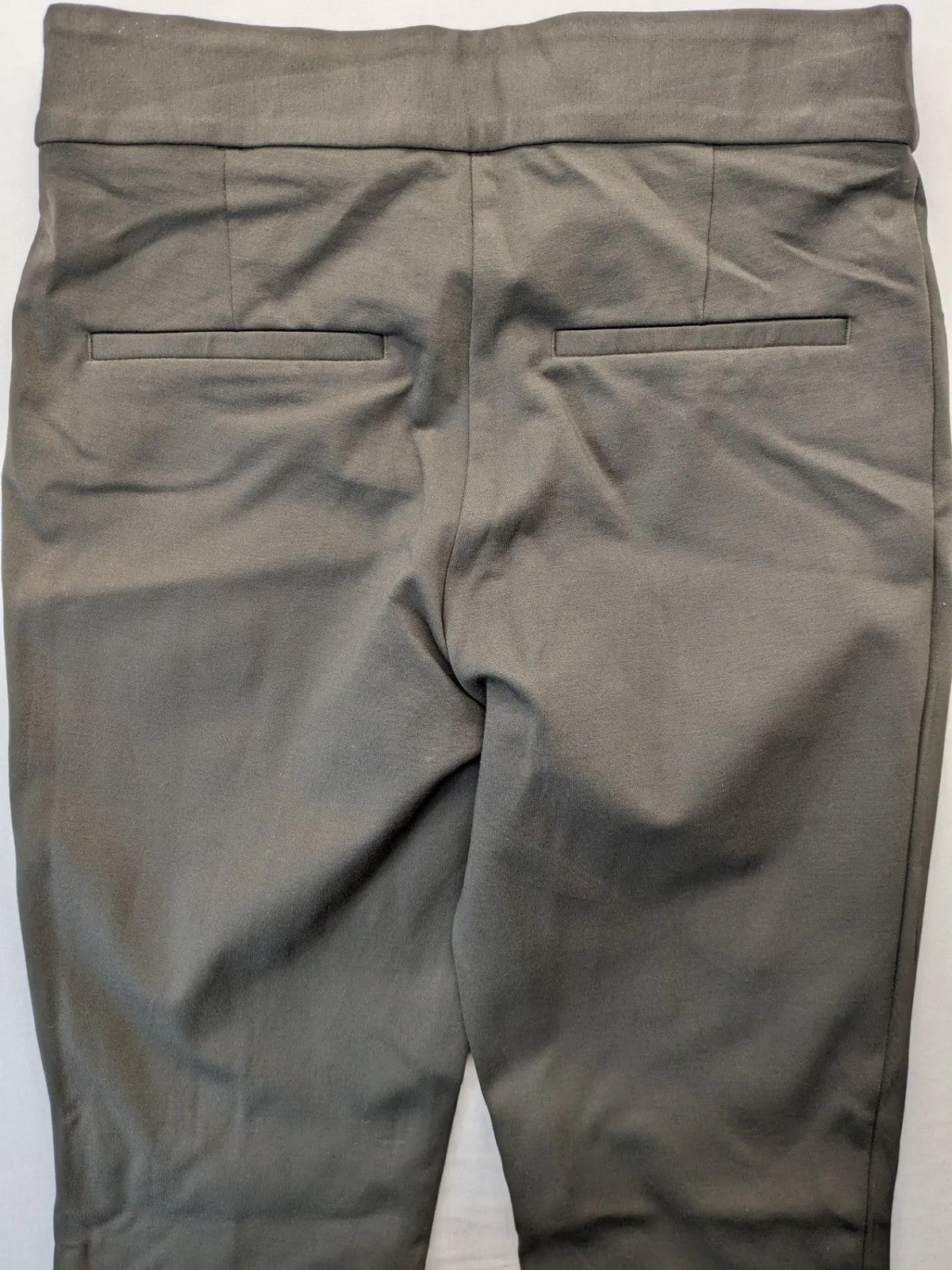 H&M khaki pants with front seam detail and stretchy material for comfort.