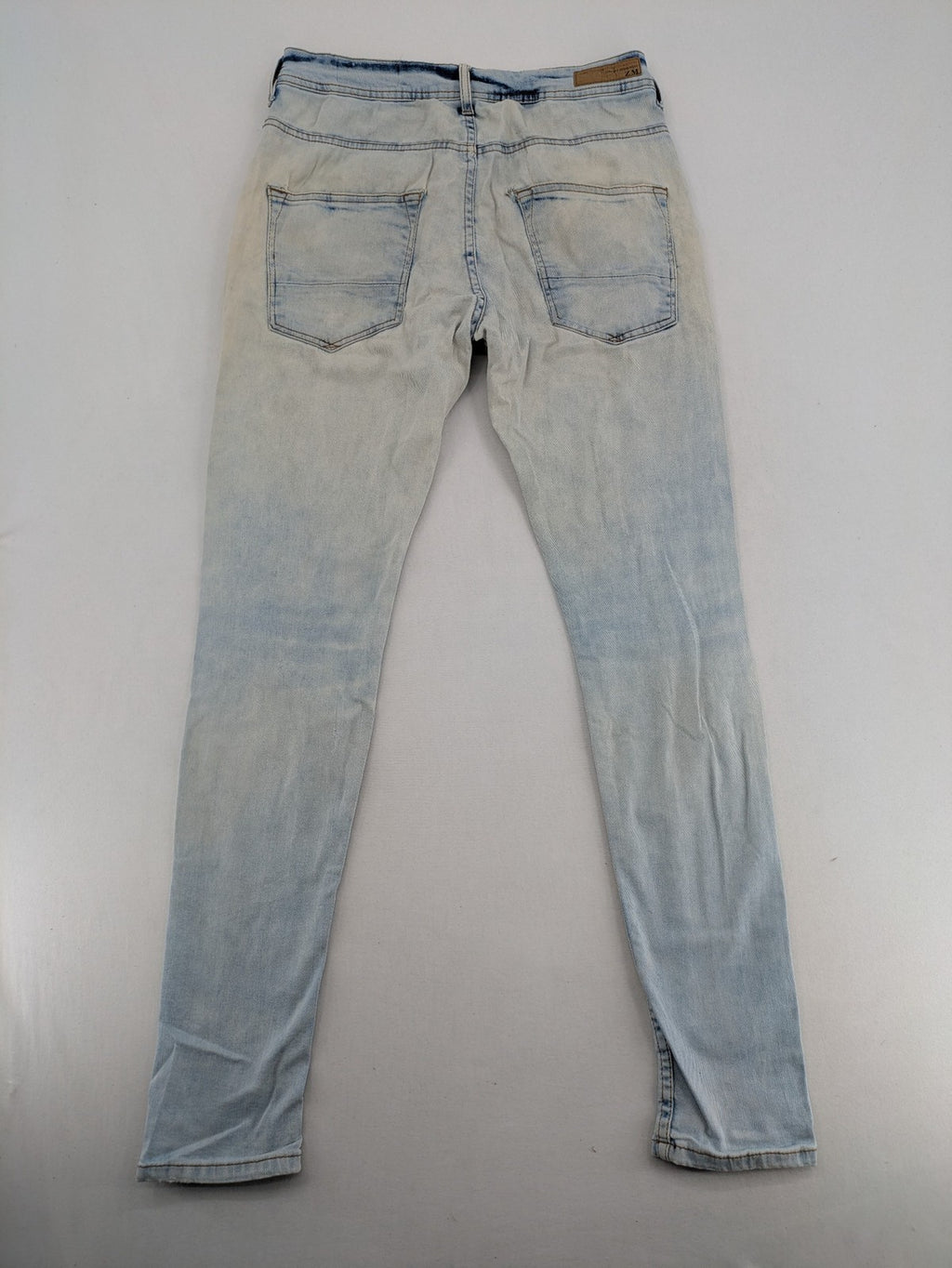 Zara Man blue skinny jeans with acid wash and classic five-pocket design.