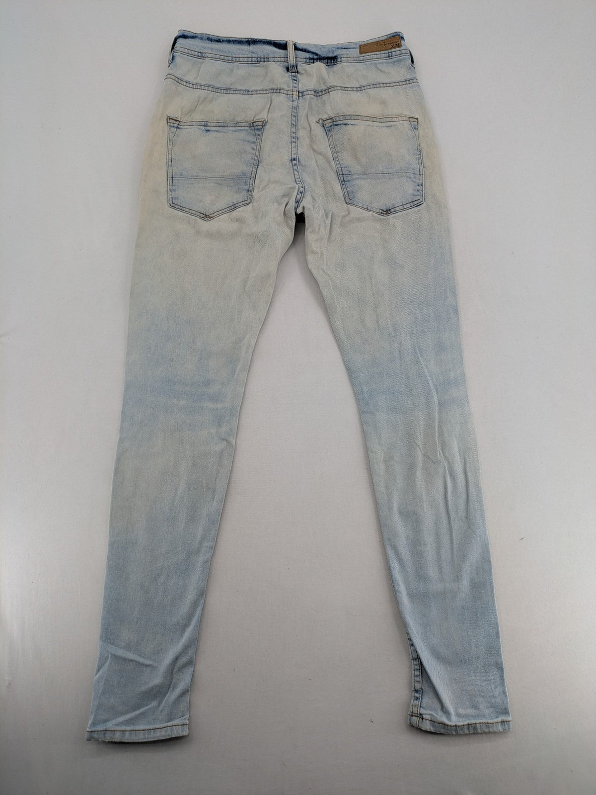Zara Man blue skinny jeans with acid wash and classic five-pocket design.