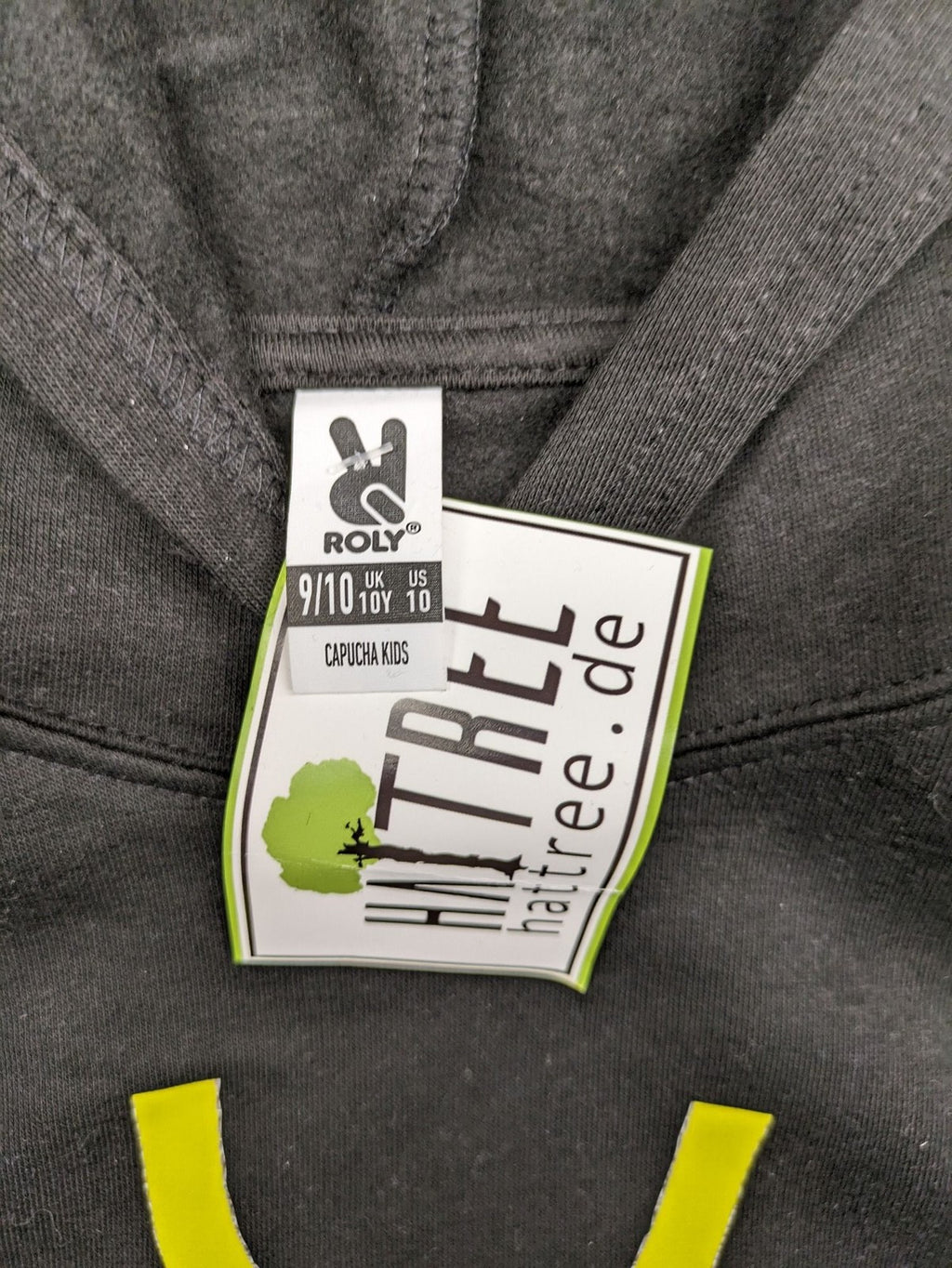 Kinder black hoodie featuring Umbreon graphic, soft cotton-polyester blend, classic pullover style.