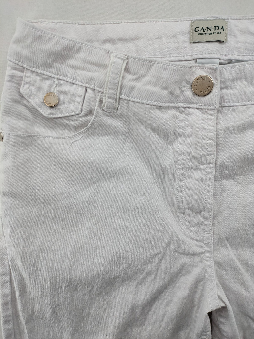 Canda white capri pants cotton-elastane blend with decorative zippers and stylish pockets.