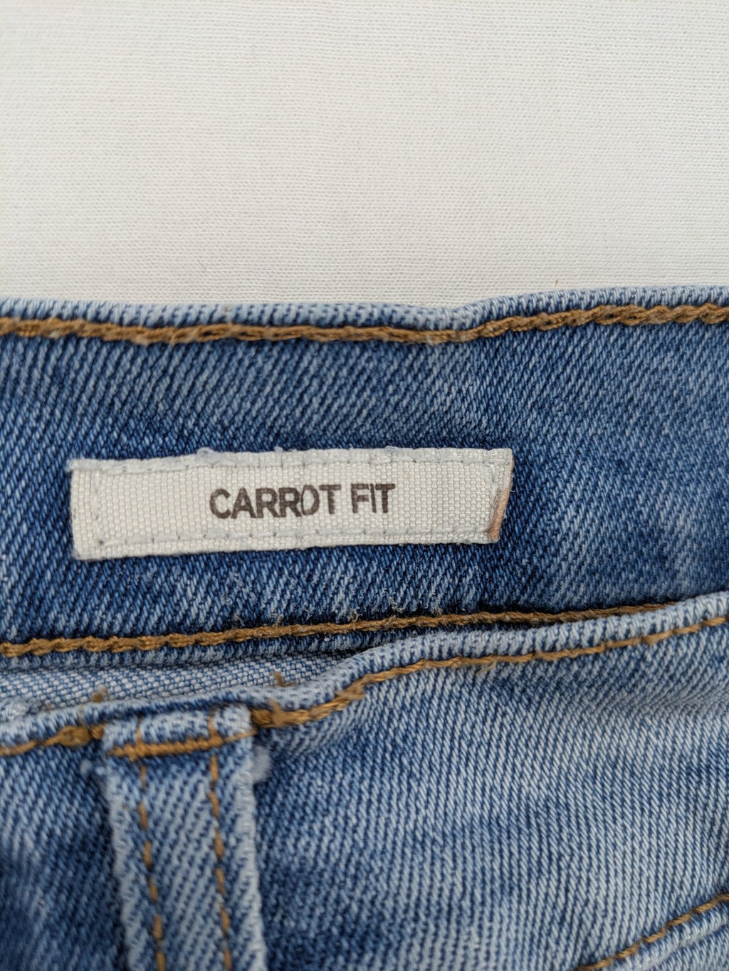 Pull&Bear blue carrot fit jeans with distressed knees and frayed hems.