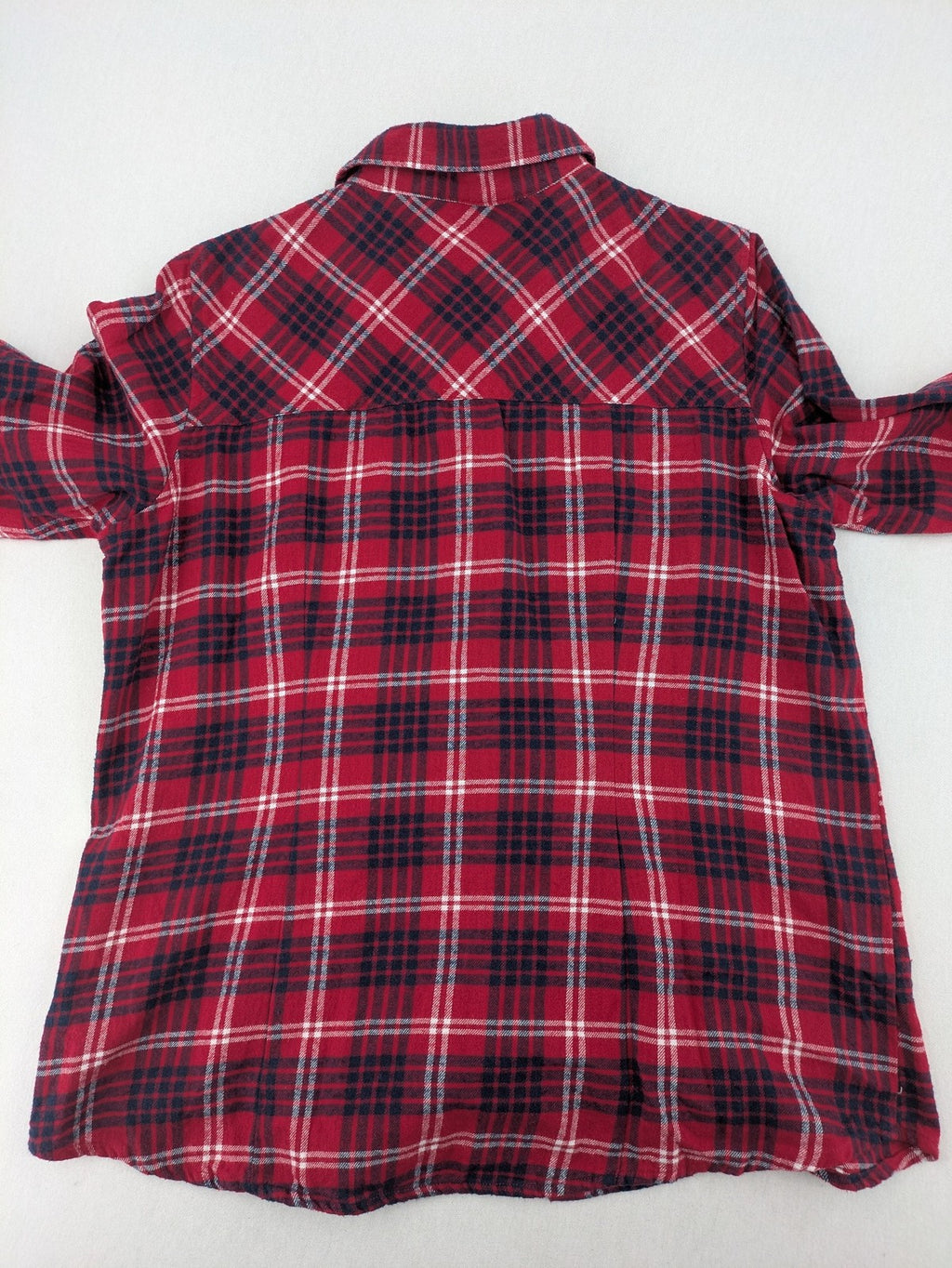 Baumwolle red check flannel shirt long sleeve with two chest pockets and button-down collar.