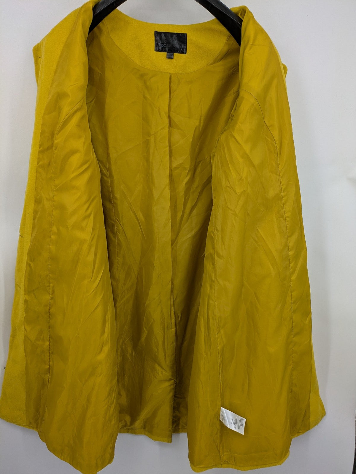 Bpc Selection yellow jacket kragenlos design with button placket and front pockets.